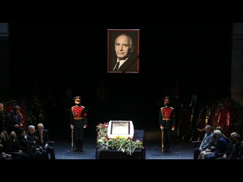 Никто не сказал речь на прощании с Лановым! Пронесли гроб через весь зал! Не сдержать слез