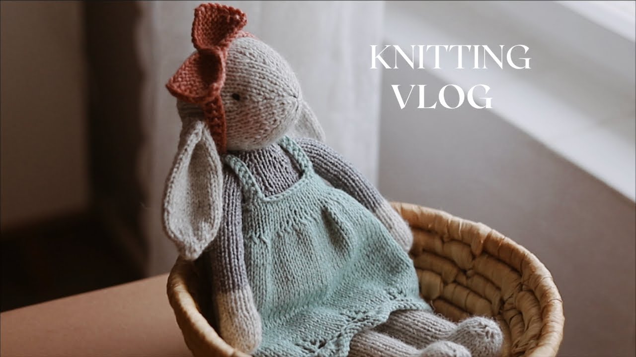 Зайчик спицями. Готові роботи. Експерименти з пряжею. Замовлення на вишиваних ведмедів.