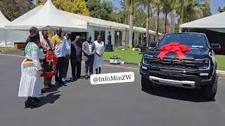 Comic Elder vasanganiswa na President Mnangagwa, vapeyi maruva avo zvese ne garden