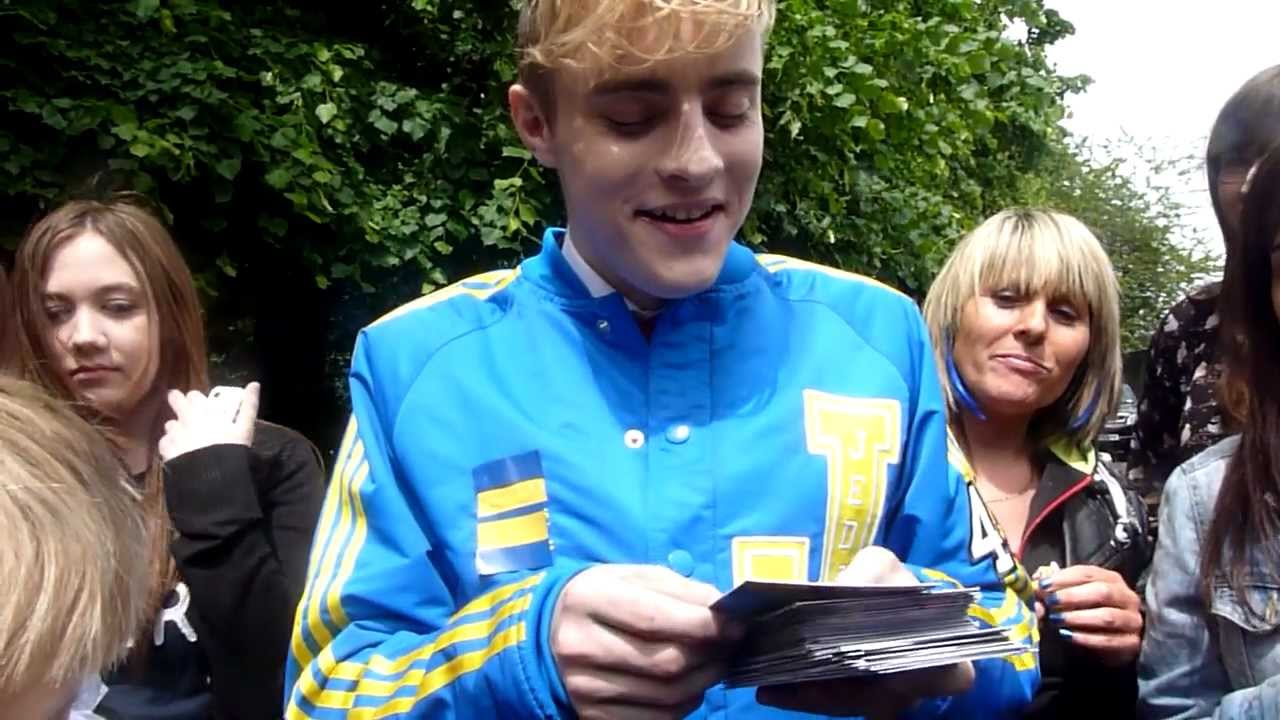 Edward Grimes receiving Jedward Top Trumps! 9/6/12