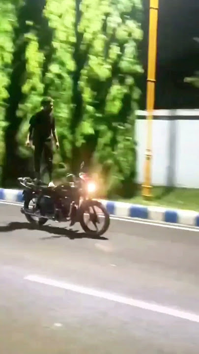 stand up bike riding stunt🤕🤕 #stanup #stunt #riding #shorts #shortsviral #shortfeed #viralytshorts