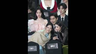 360 angle of Zhou Ye chatting with Wang Yuwen and Chen Xingxu in between #tencentallstarnight2025