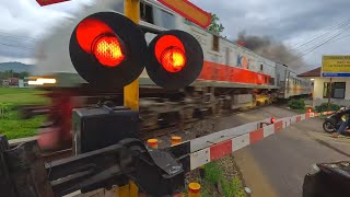 RAILWAY CROSSING 13 Kompilasi Kereta Api DAOP 2 Bandung (Part 1)