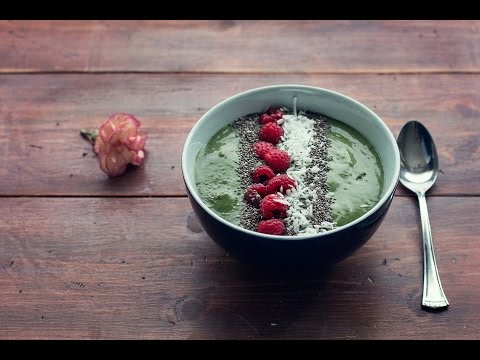 kale-fat-burning-smoothie-bowl