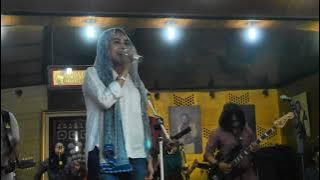 RHOMA CICI PARAMIDA CINTA SEGITIGA  2016