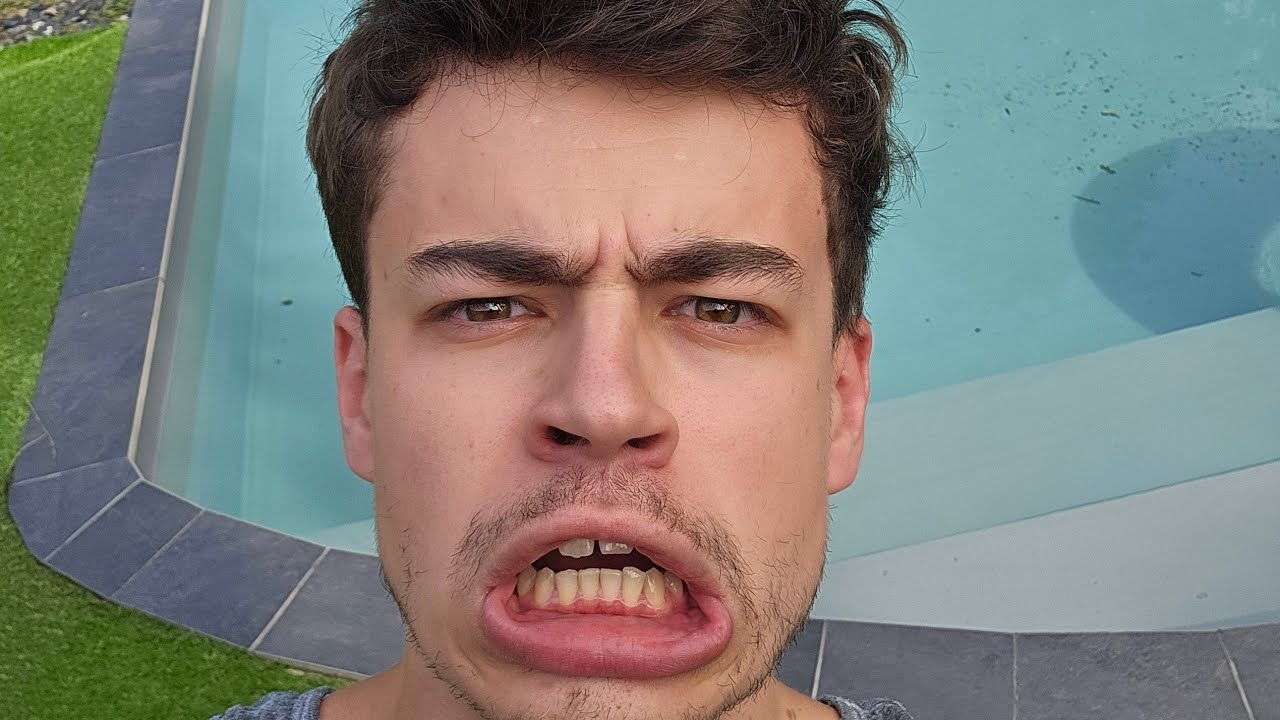 JE FAIS UN PLAT DANS LA PISCINE