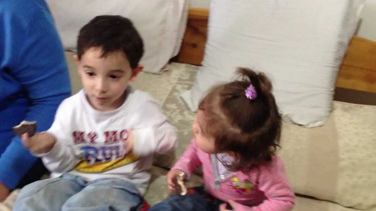 bebes-tocando-instrumentos-de-mentiras-y-cantando-youtube