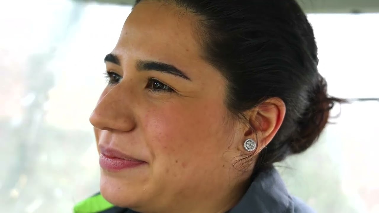 Sa diplomom na njivu: Teodora je maher za vožnju traktora i sama je svoja GAZDARICA!