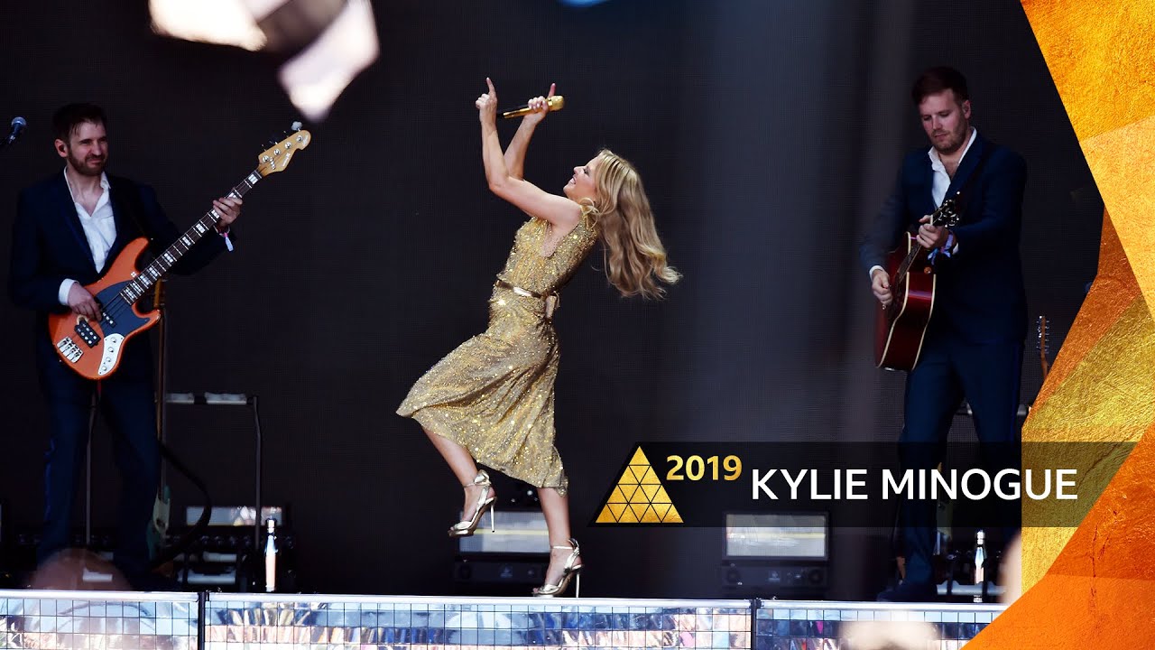 Kylie Minogue - Spinning Around (Glastonbury 2019) - YouTube