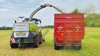 GRASS SILAGE IS HERE!! WITH A MONSTER TRACTOR ON THE PIT!!