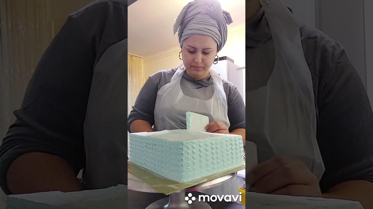 Окрасяване на сметанова  тортичка