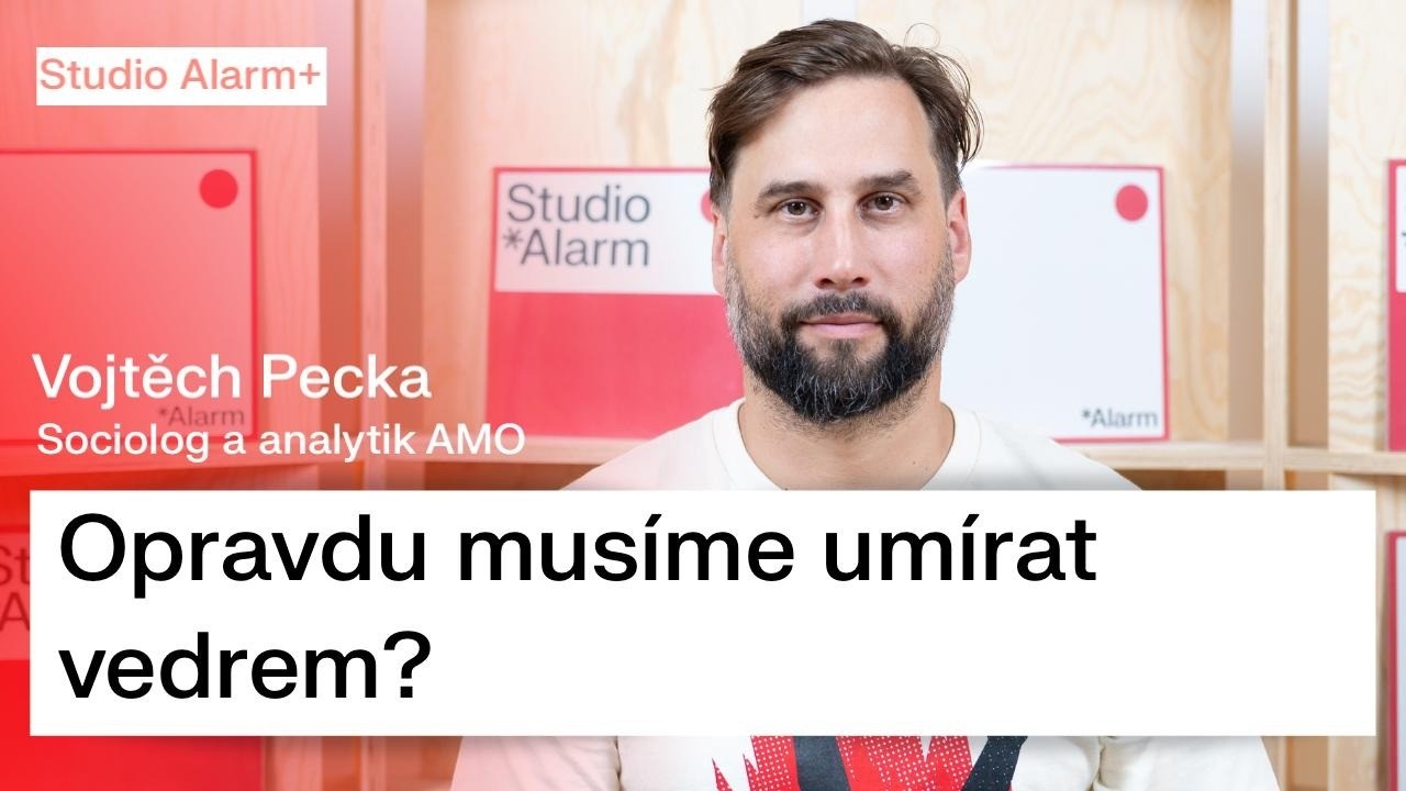 Umíráme vedrem a fosilní oligarchové se koupou v rekordních ziscích | Rozhovor s Vojtěchem Peckou