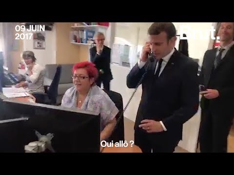 Emmanuel Macron, 39 ans, standardiste à l'Élysée