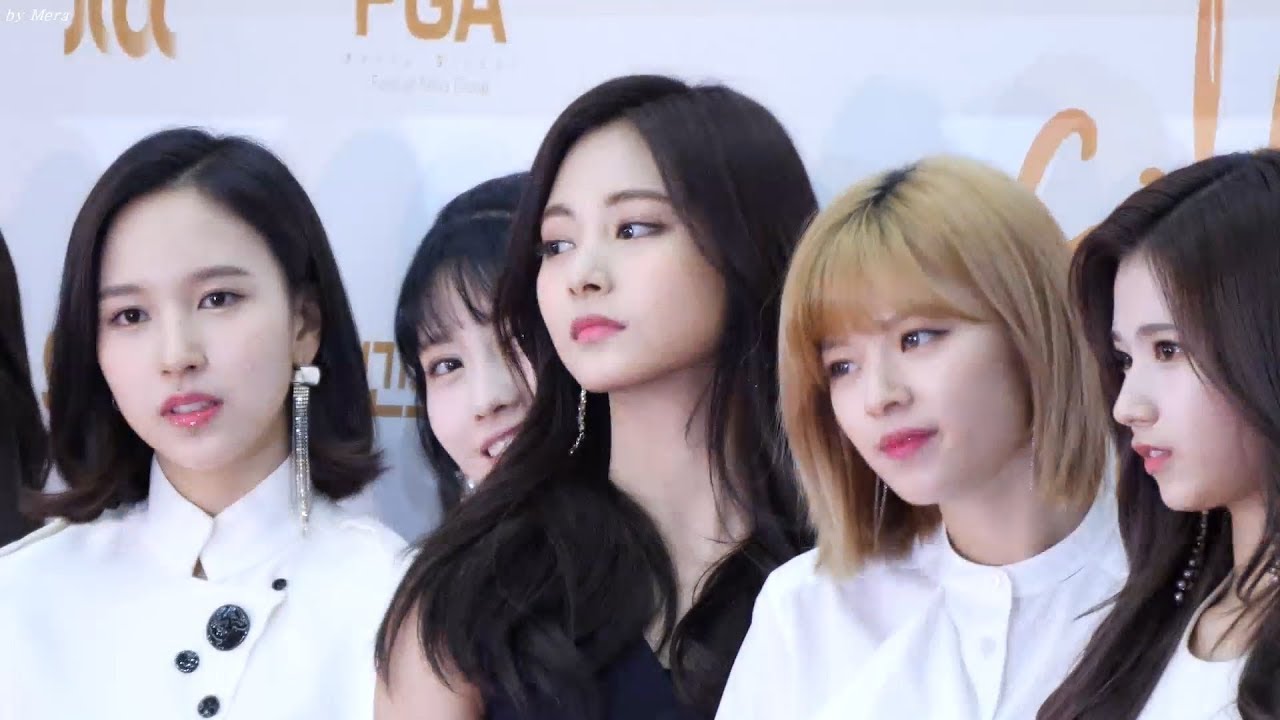 180111 트와이스 (TWICE) 레드카펫 (Red Carpet) [쯔위,정연,모모,사나,미나] 직캠 Fancam (골든디스크 어워즈) by Mera