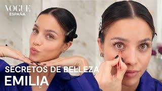 Emilia: look natural con brillos y pestañas XL | Secretos de Belleza | VOGUE España