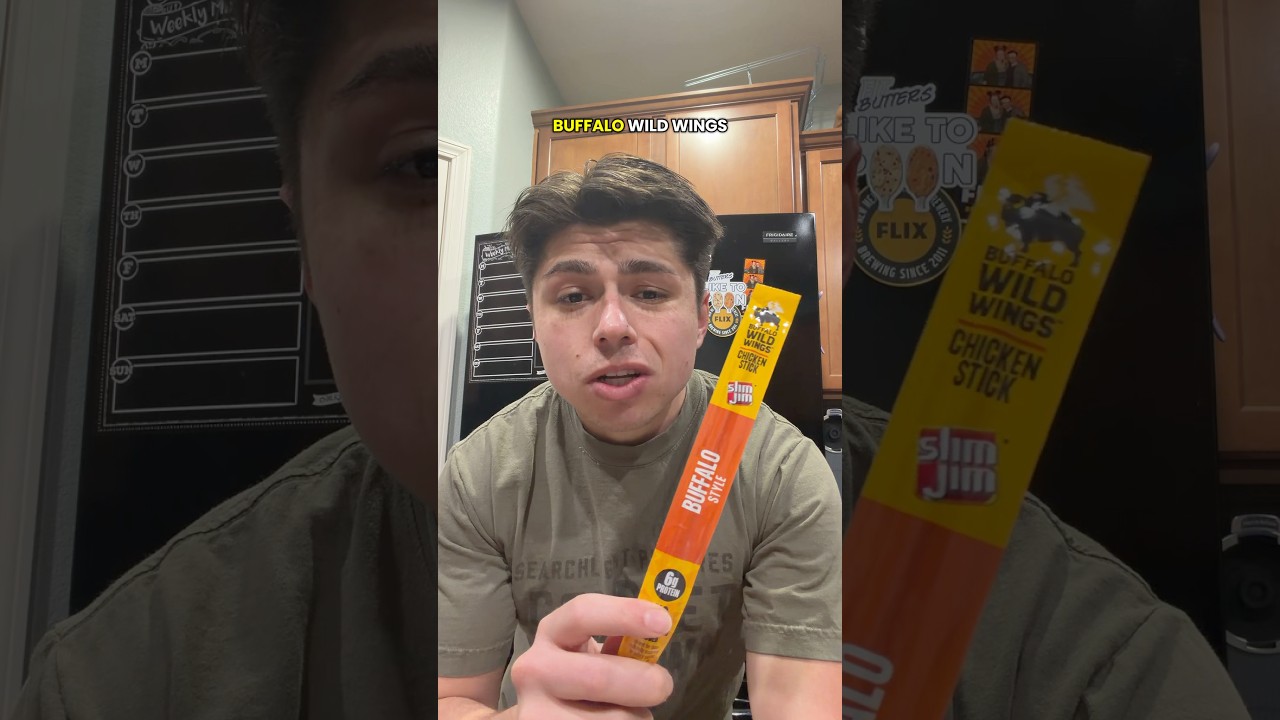 Дэнни делится своим отзывом о крылышках Slim Jim от Buffalo Wild Wings! 🦬🍗🤔