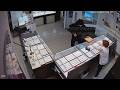 Пацан спёр подложку с 27 кольцами из ювелирного магаза. Real video