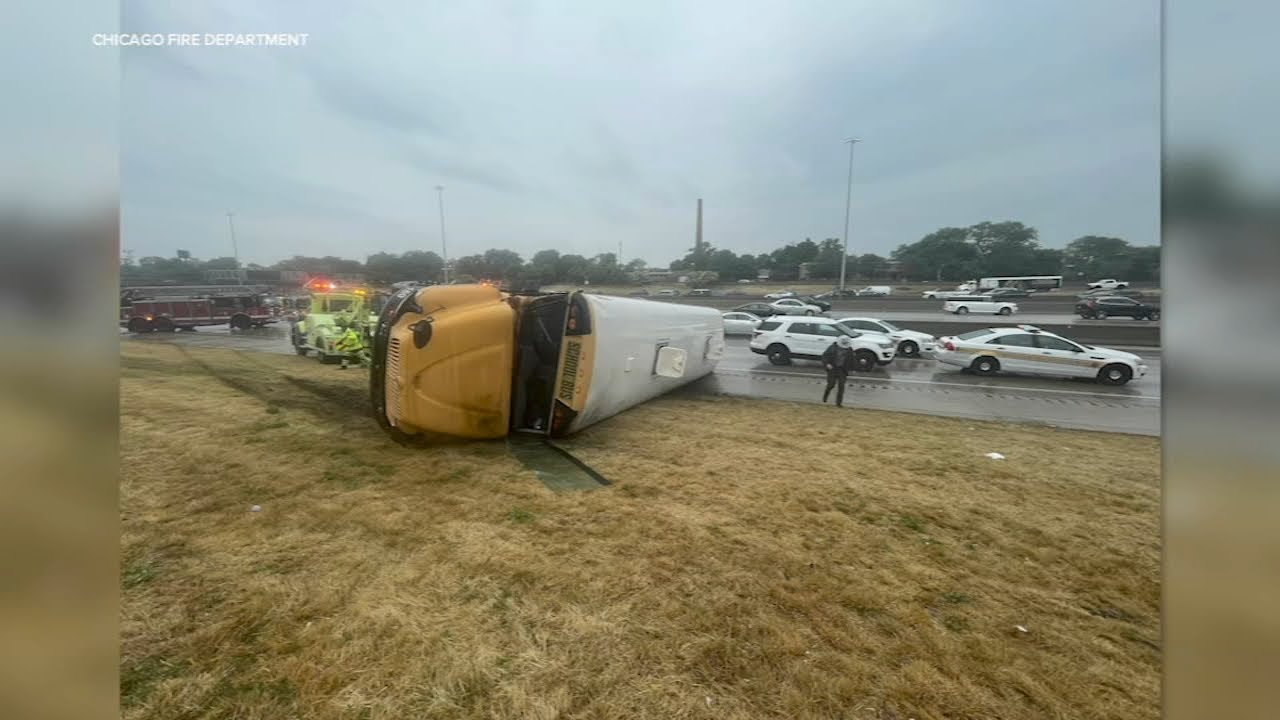 5 kids injured in Dan Ryan rollover school bus crash - YouTube