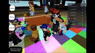 bailando el meme del ataud en roblox