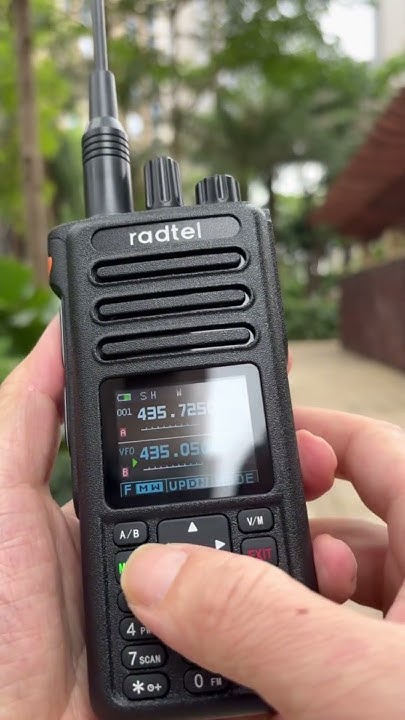 The high-resolution LCD of Radtel rt-730 radio clearly displays even in