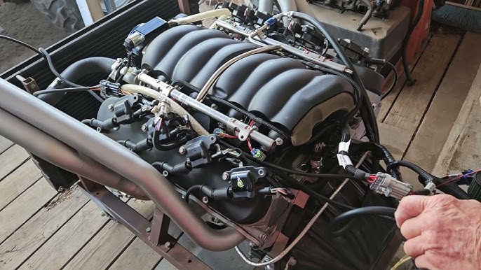 SB Chevy 383 Marine Engine - 375 Horsepower with Vortec Heads