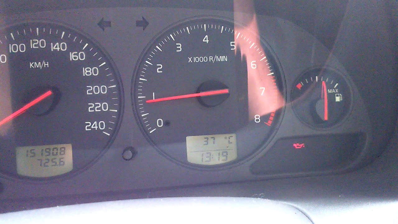 Engine light goes on and off 2003 volvo s40 YouTube