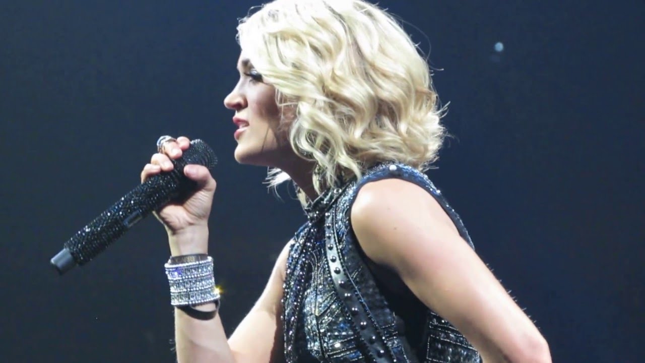 Carrie Underwood- I Will Always Love You (Storyteller Tour: Tulsa, Oklahoma)