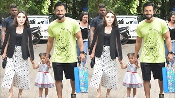 Anushka Sharma Daughter Vamika First Walking Swag With Daddy Virat Kohli