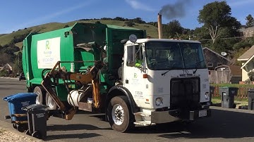 Autocar WX64 - Labrie Cool Hand Garbage Truck