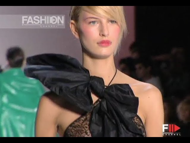 LOUIS VUITTON Fall 2000/2001 Paris - Fashion Channel 