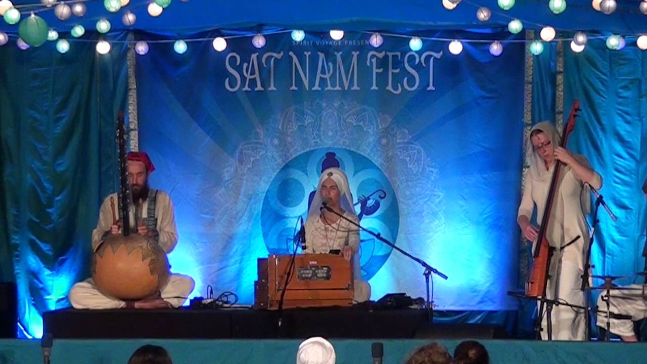 Simrit Sings Dhan Baba Naanak Live at Sat Nam Fest East