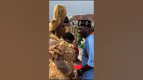 she won't smile until they spray her money