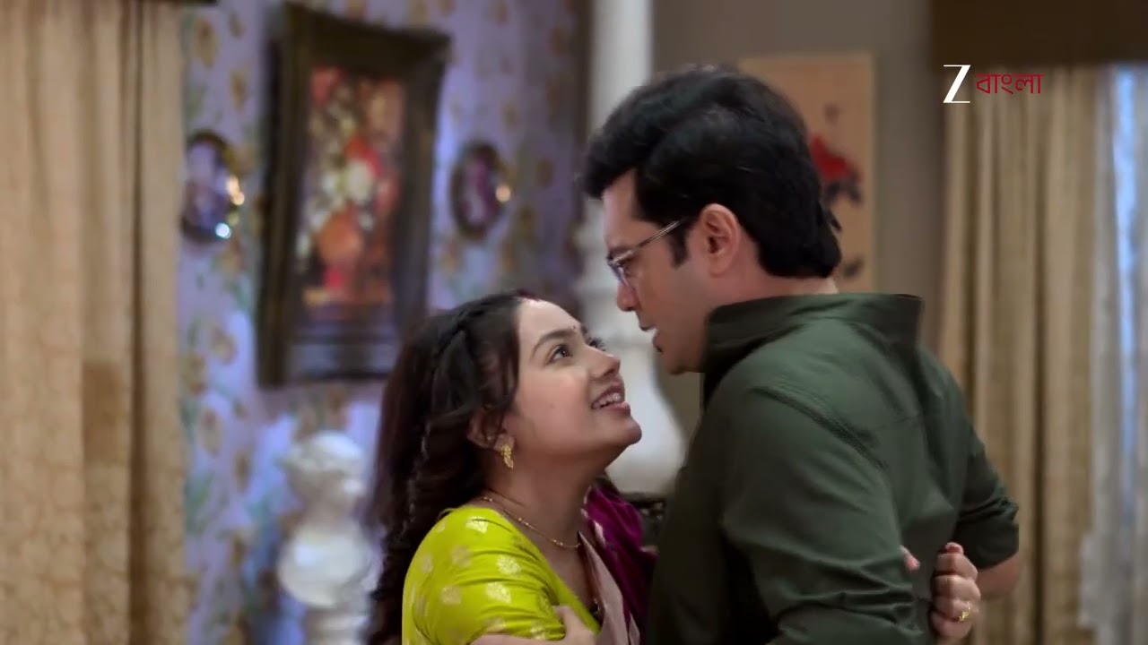 Phulki | সবার সামনে ফুলকিকে আদর রোহিতের !