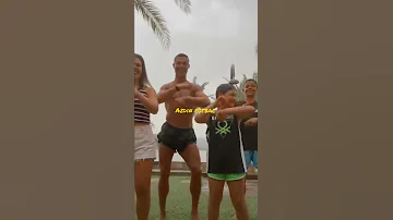 كريستيانو رونالدو يقلد رقصة نيمار جونيور Cristiano Ronaldo Gomi Cristianoronaldo Shorts Neymar 