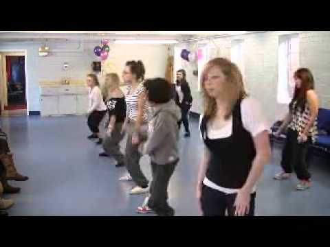 Chain Lane Dancing