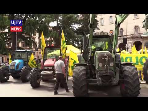 Agricoltori della Coldiretti Umbria a Perugia con trattori