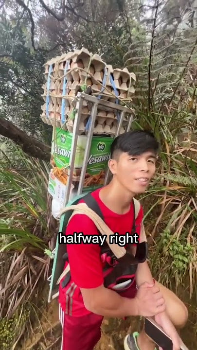 Man Carries 35kg In Mount Kinabalu 🇲🇾