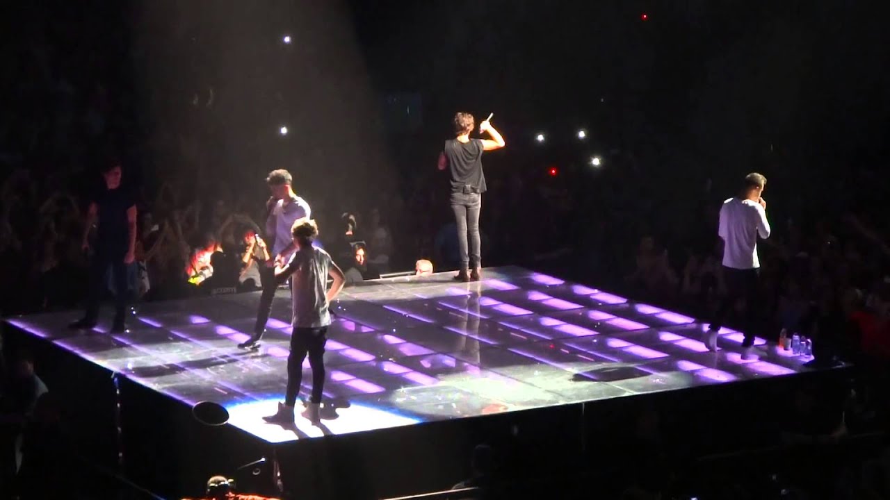 one direction- one way or another- Montreal 2013 (funny dance Louis and Niall)