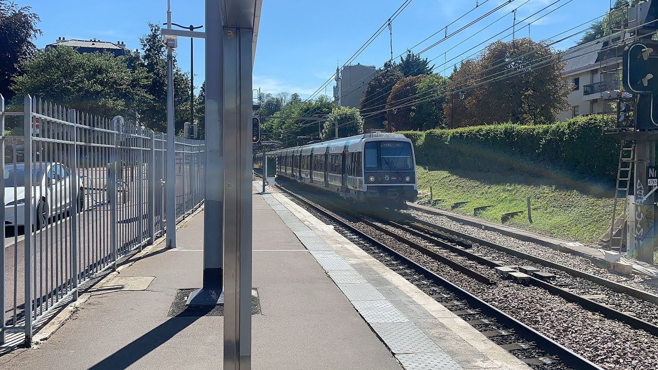 Spot d’un MI79 sur le RER B - YouTube