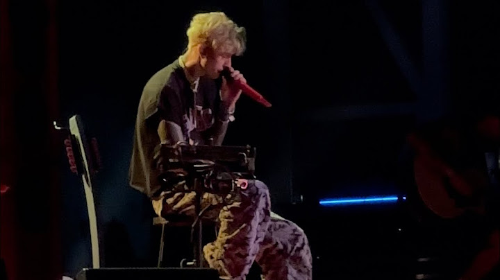 Machine Gun Kelly - Sun To Me (Zach Bryan Cover) LIVE at Cheyenne Frontier Days