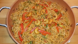 نودلز بالخضار و القمرون أو الجمبري بالطريقة الصينية/ noodles con gambas y verduras