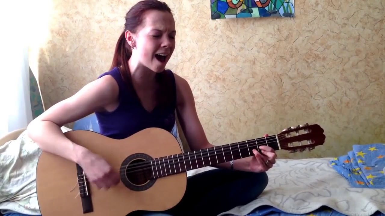 Женщины поющие под гитару