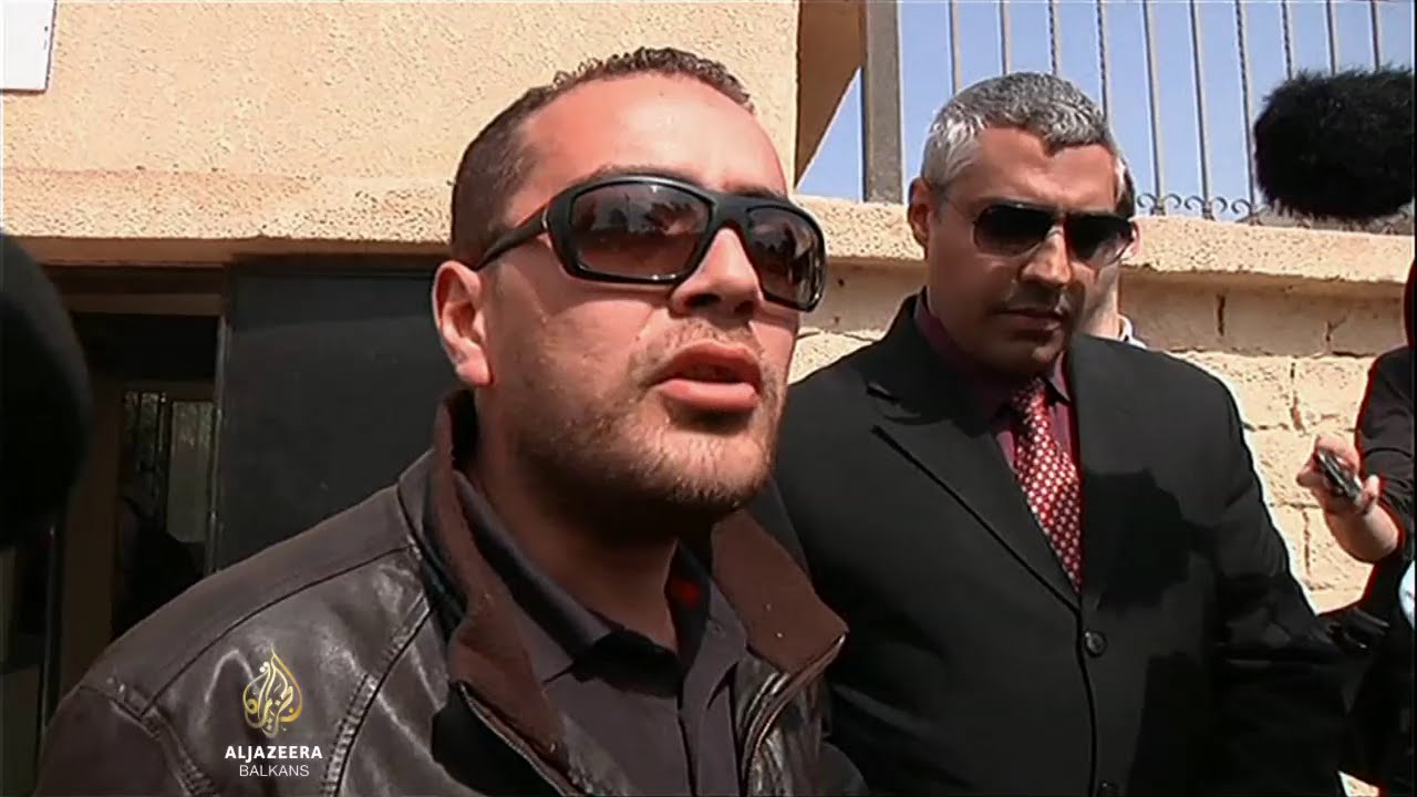 تأجيل محاكمة صحفيي قناة الجزيرة مرة أخرى