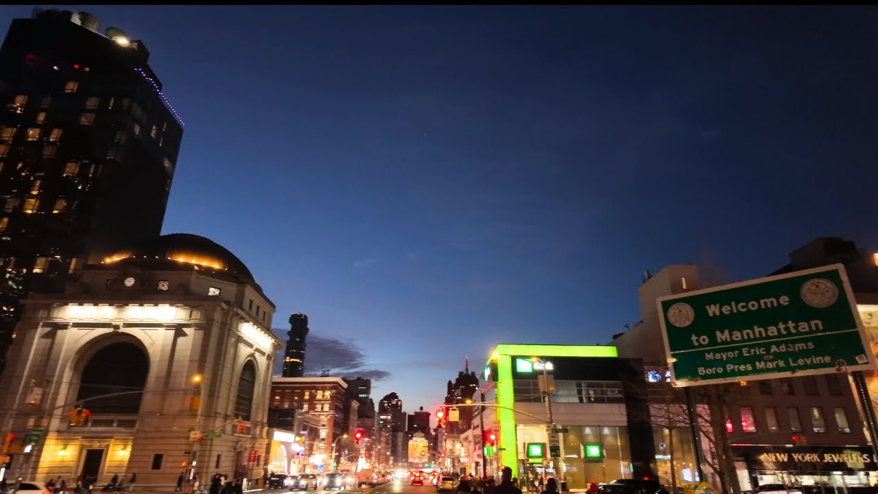 Quiet walk in Lower Manhattan / Christmas Day