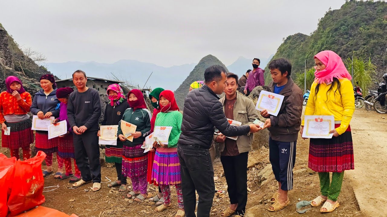 Ngôi làng 3 cô gái Xinh Ế chồng nhận 100 phần quà lợn 98kg giò 1 tạ Tết 2026. Nguyễn Tất Thắng