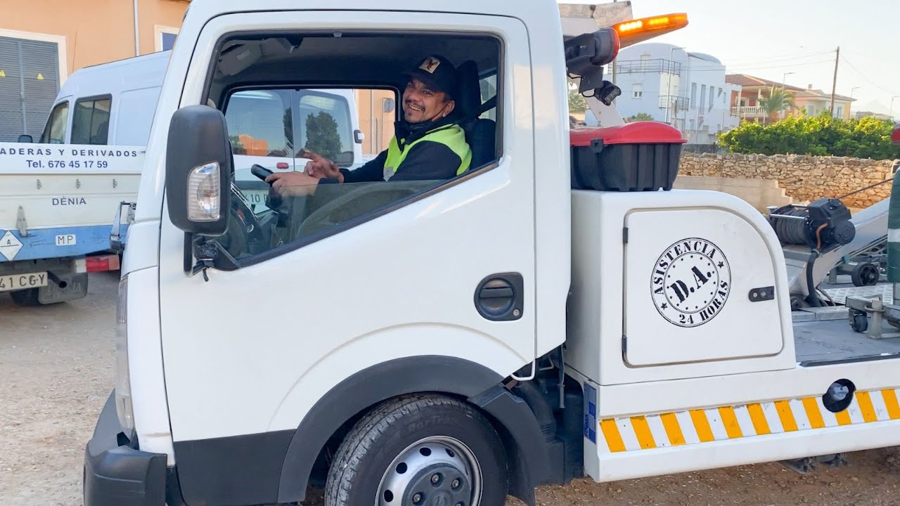 Colombiano conductor de grúas en España