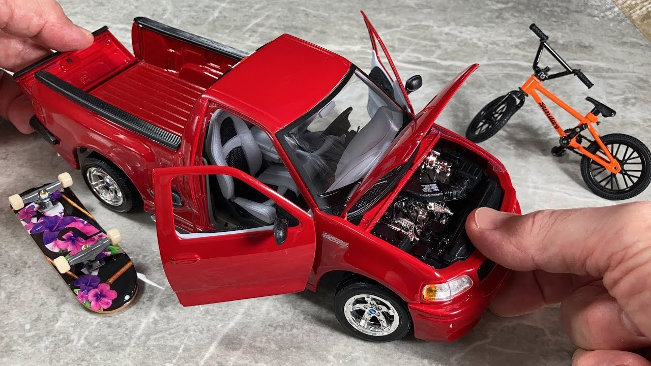 Maisto 1:18 Ford SVT F-150 Lightning - Special Edition