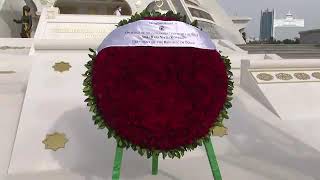 President Kovind Laid A Wreath And Planted A Sapling At The Independence Monument In Ashgabat