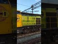 RRF V100 komt langs station Dordrecht