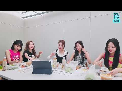 [ENG/Japanese SUB CC] LESSERAFIM 드디어 단체 먹방! 아 배고파 Finally a group mukbang! Oh hungry
